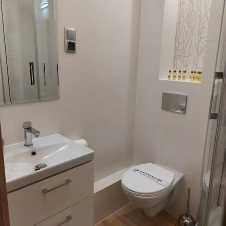 Atena アパート シフィノウイシチェ