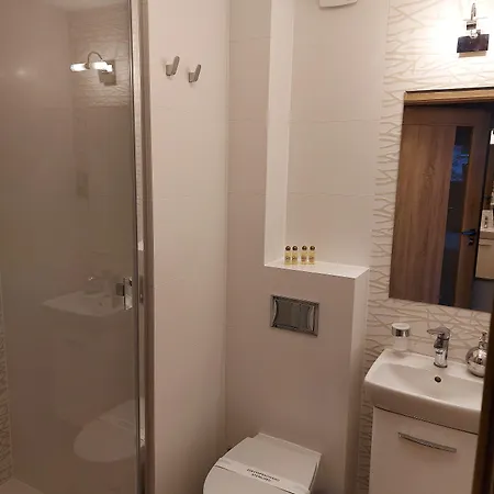 アパート Atena シフィノウイシチェ