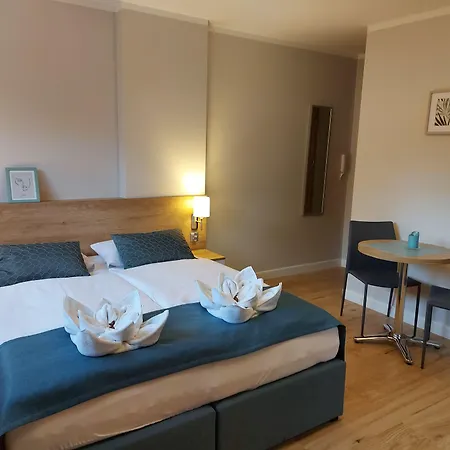 Atena アパート シフィノウイシチェ